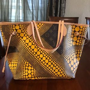 Louis Vuitton Neverfull Tote